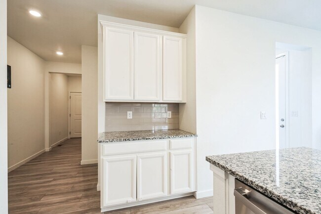 Building Photo - 541 Byrd Aly