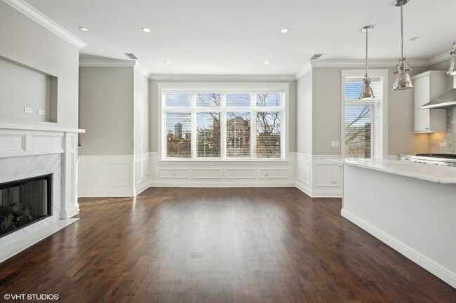 Building Photo - 3518 N Wilton Ave