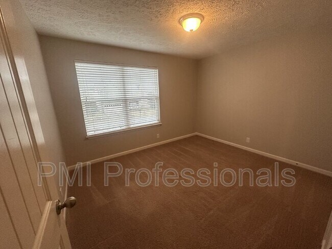 Building Photo - 2413 Salem Glen Xing