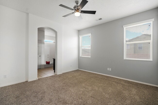 Building Photo - 1143 Desert Sunflower Dr NE