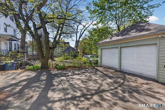 Building Photo - 114 Canner St