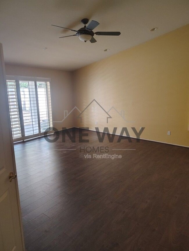 Building Photo - 1430 E Crescent Way