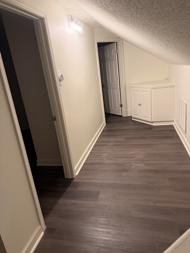 Building Photo - 1213 N 32nd Ave