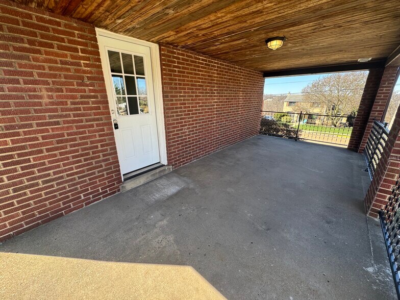 Building Photo - 801 Broadway Ave