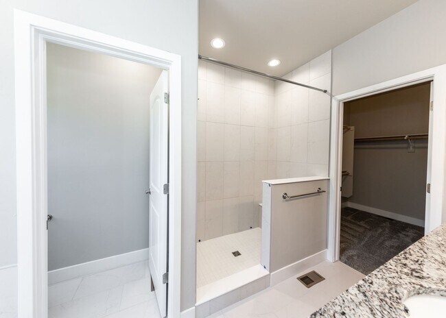 Building Photo - 3 Bedroom Contemporary Townhome off of Austin Bluffs