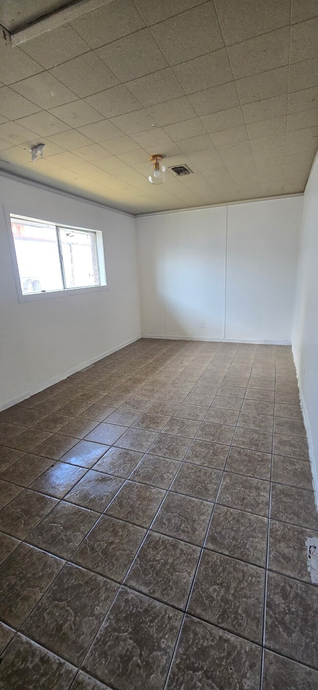 Building Photo - 206 Raymac St