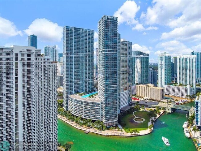 Building Photo - 475 Brickell Ave