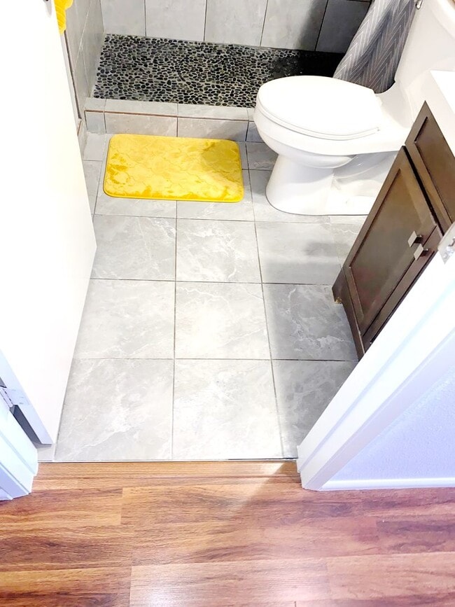 Building Photo - Beautiful and Bright, Nicely Furnished top floor Keonekai Villages condo-- recently remodeled and...