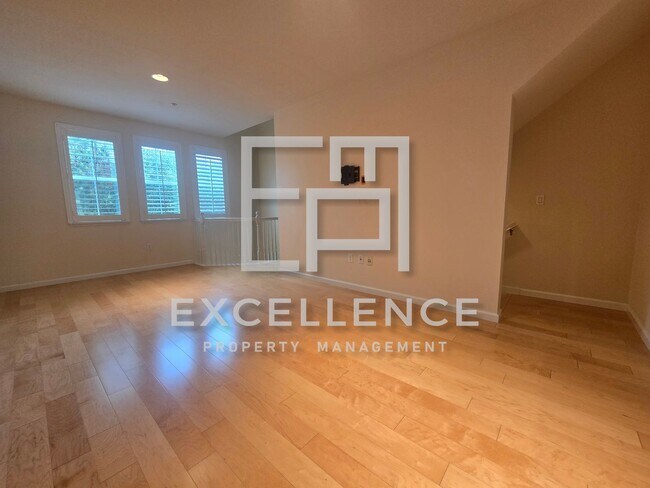 Building Photo - 2/2.5, 2 Car Tandem Garage, 2 En-Suite Bedrooms, Washer and Dryer - Japan Town