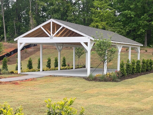 Building Photo - Beautiful 3 Bedroom Townhome Near I-85 – AVAILABLE SEPTEMBER 2026
