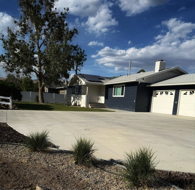 Building Photo - 506-533 33 Rd