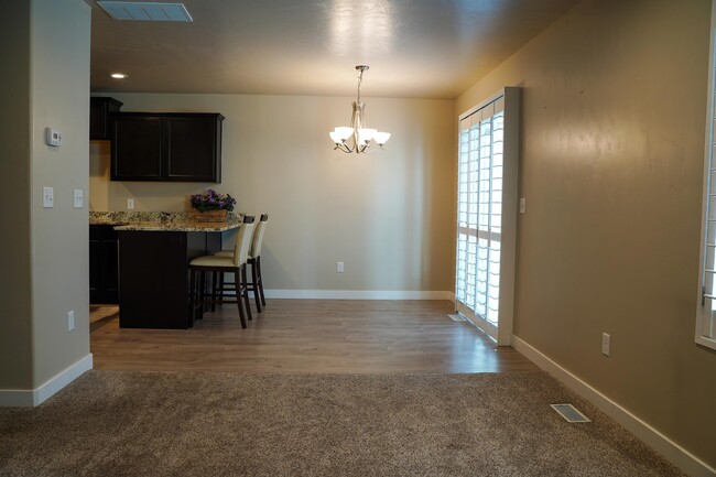 Building Photo - 528 Fox Chase Dr