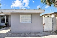 Building Photo - 10710 SW 43rd Ln