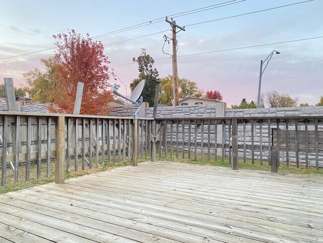 Building Photo - Millard 3 bed 2 bath $1900