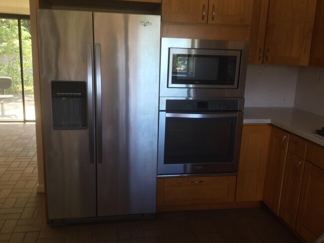 Building Photo - 55 Del Monte Dr