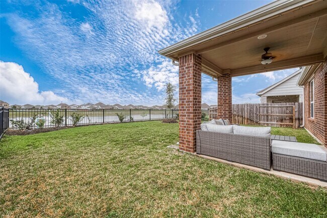 Building Photo - 24211 Buckbrush Ln