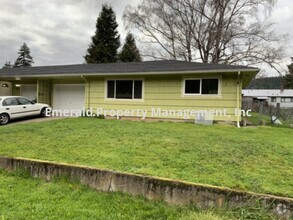 Building Photo - Oakridge duplex