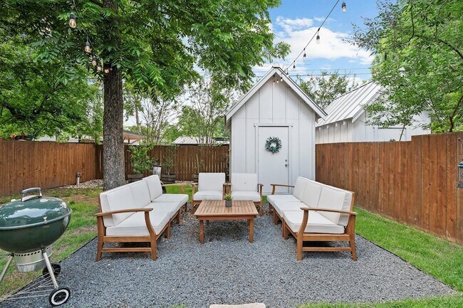 Building Photo - 3206 Garden Villa Ln