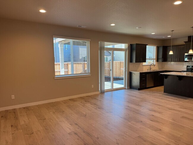 Building Photo - Amazing 3 bedroom Brand new home!!