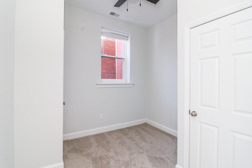 Building Photo - 2228 Kemper Ln