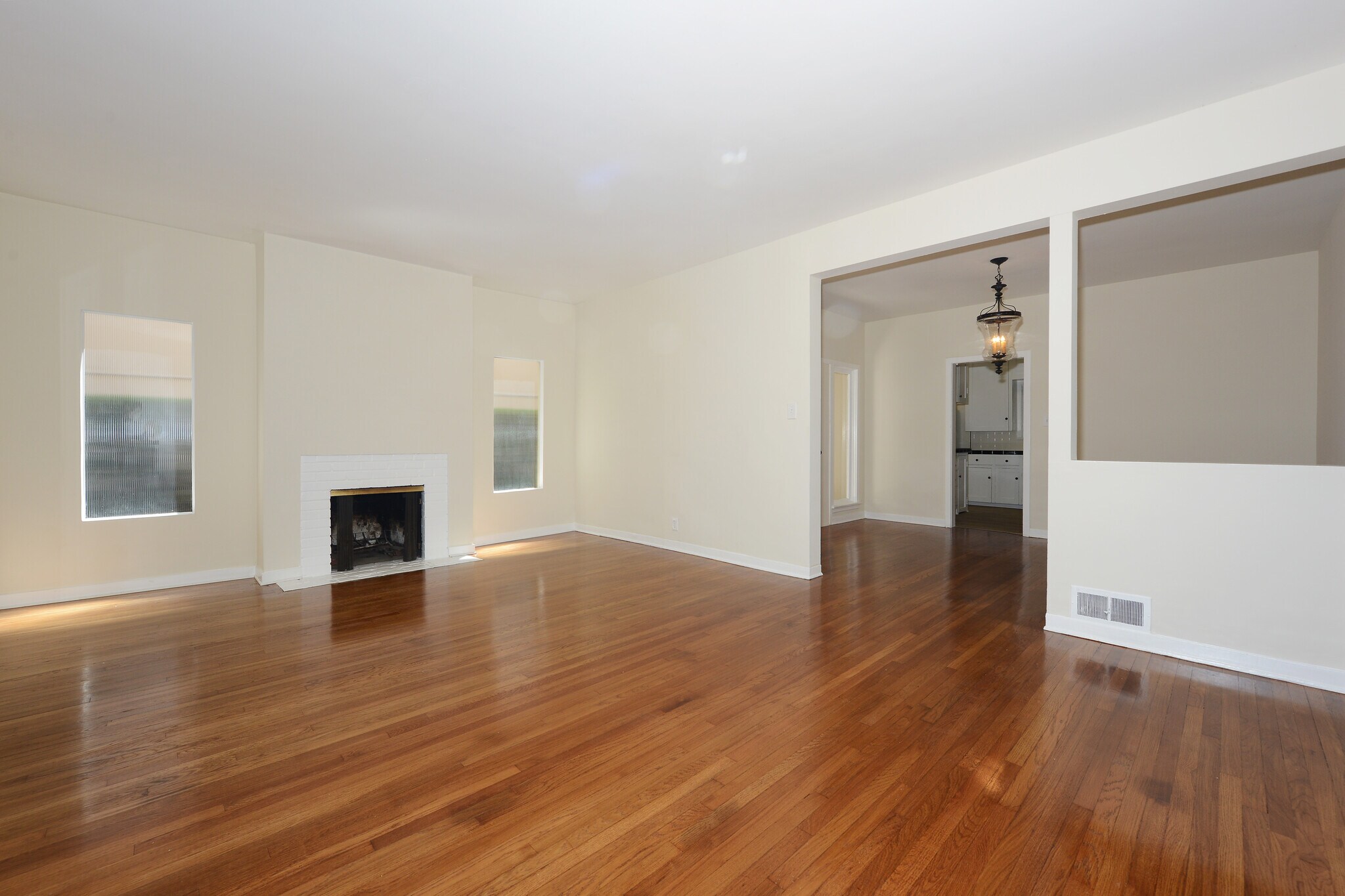 Building Photo - 331 S Reeves Dr