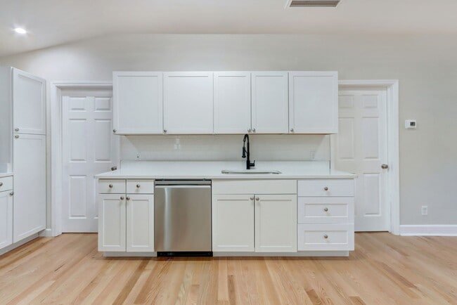 Building Photo - 2109 E 36th St