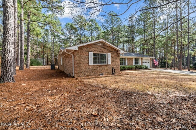 Building Photo - 85 Pine Lake Dr