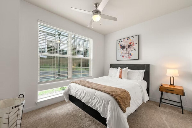 Building Photo - 2048 Bolton Dr NW