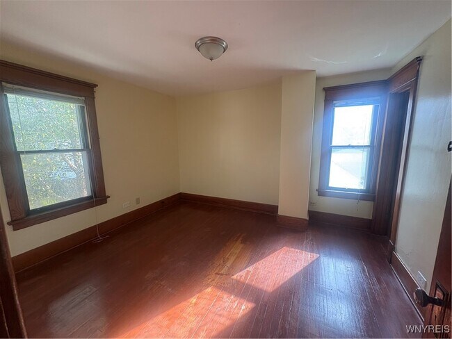 Building Photo - 2239 Willow Ave