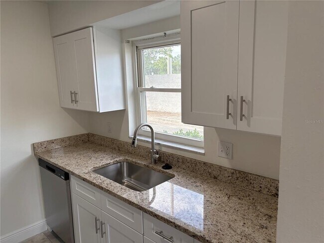 Building Photo - 9218 Tudor Dr