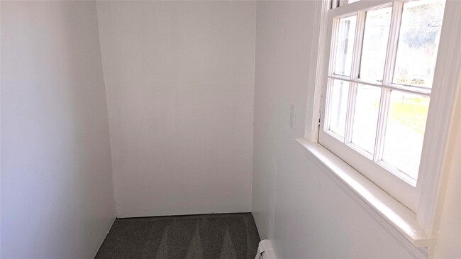 Building Photo - 46 Robinson Ave