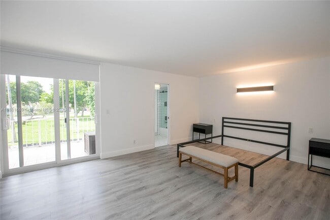 Building Photo - 2714 NE 8th St