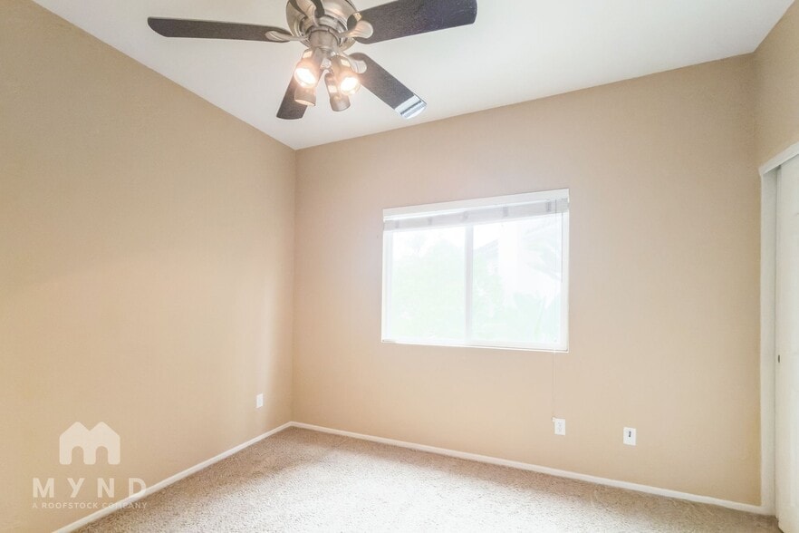 Building Photo - 305 Diamante Way