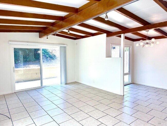 Building Photo - 220 Los Altos Pl