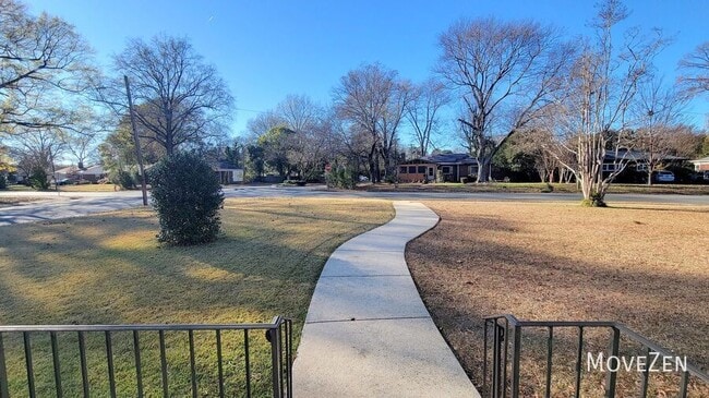 Building Photo - 1200 Dresden Dr W