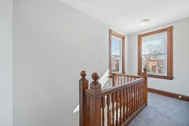 Building Photo - CHEVIOT:  Adorable 2+ bed 1.5 bath 2 story w 2 car garage