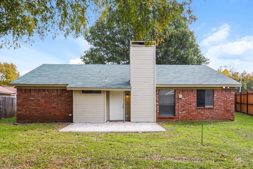 Building Photo - 4210 Glen Hollow Cir