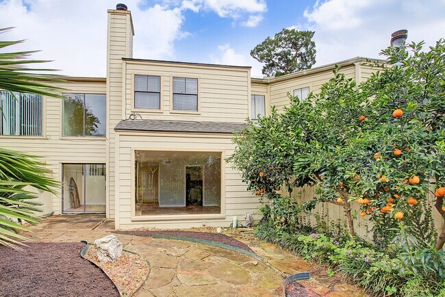 Building Photo - 217 Roy St