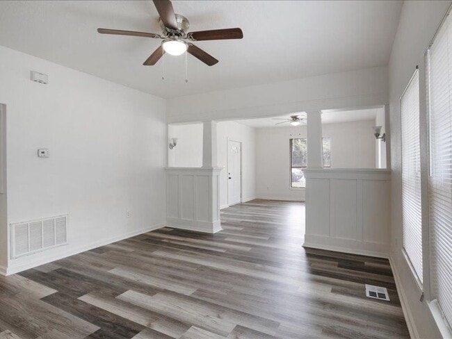 Building Photo - 533 E Woodard St