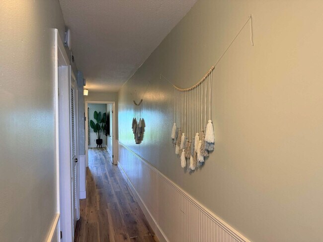 Building Photo - 8743 Thomas Dr