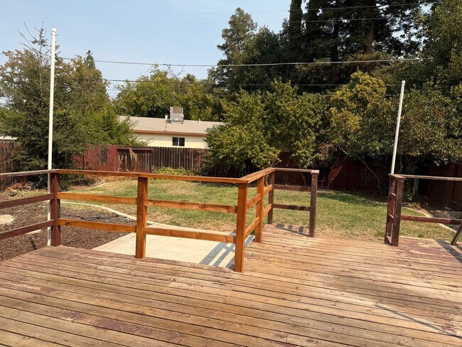 Building Photo - Recently Remodeled Home in Charming Neighborhood