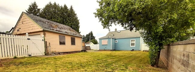Building Photo - Beautiful 2 bedroom House...Just for you!