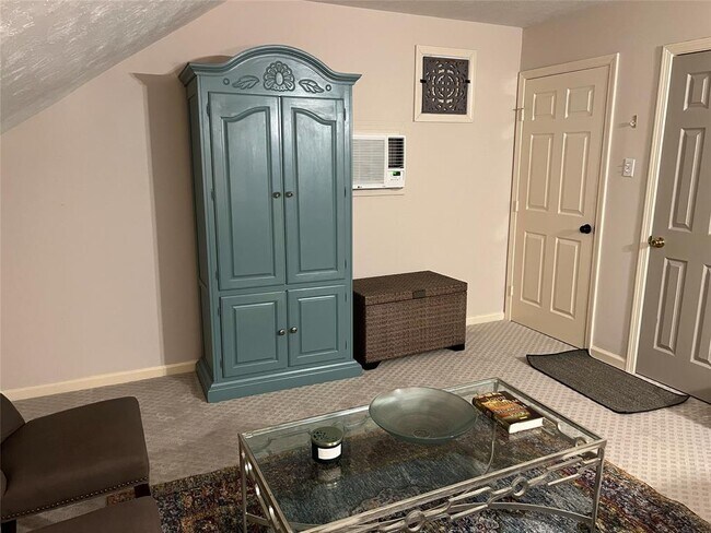 Building Photo - 2535 N MacGregor Way