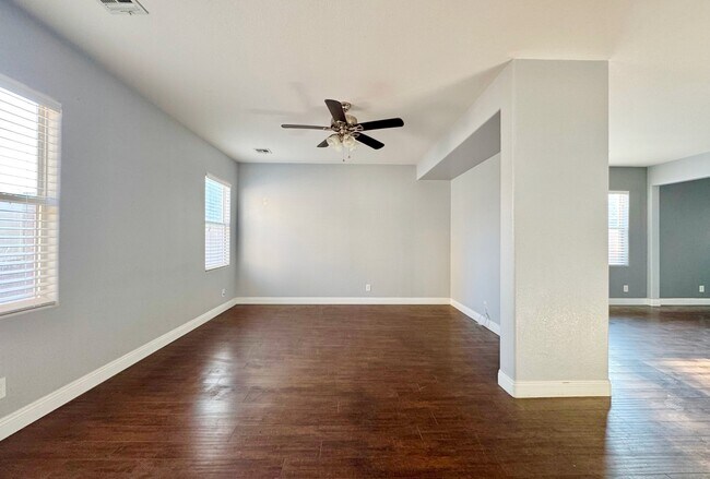 Building Photo - 5033 W Moberly Ave
