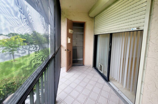 Building Photo - 15702 E Waterside Cir