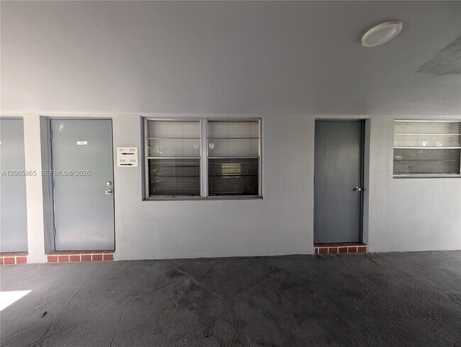 Building Photo - 900 Tallwood Ave
