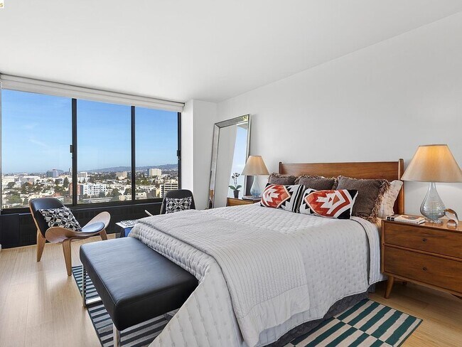 Building Photo - 565 Bellevue Ave