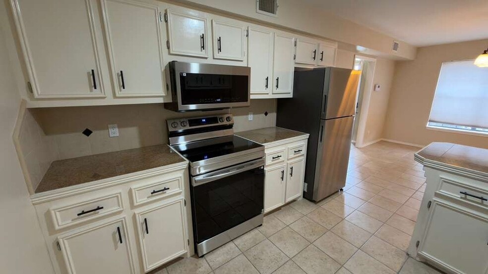 Building Photo - 3113 S Casa Linda St