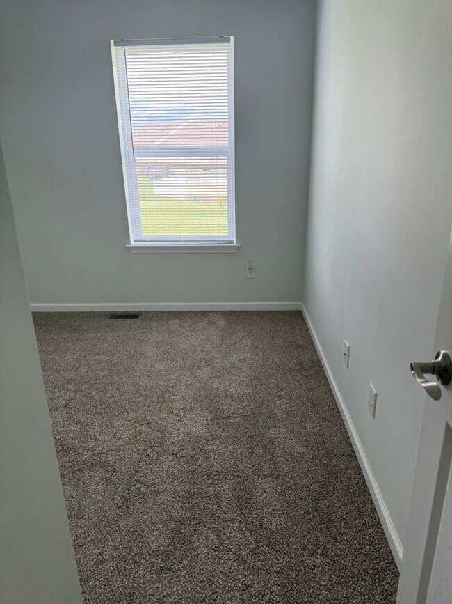 Building Photo - 138 Delano Dr