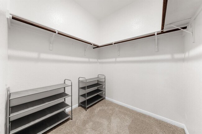 Building Photo - 208 Bunting Ln